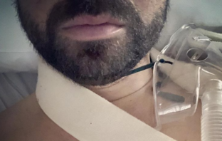 Η πρώτη φώτο του Ηλία Βρεττού μέσα από το νοσοκομείο – Προσευχηθείτε να βγω νικητής