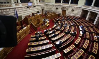 Βουλή: Η κυβέρνηση ενημερώνει για τη συμφωνία του Eurogroup – Κατατέθηκε το αίτημα ΝΔ για προ ημερησίας