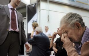 Spiegel: “Αποστολή εξετελέσθη, η Ελλάδα πεθαίνει”- Ο δημογραφικός εφιάλτης και το brain drain μπλοκάρουν την ανάπτυξη