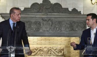 Στην Ανδριανούπολη το πρωθυπουργικό αεροσκάφος για τους δύο στρατιωτικούς- Τι συζήτησαν οι διπλωματικοί σύμβουλοι Τσίπρα και Ερντογάν