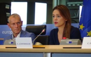 Αχτσιόγλου: Στήριξη των εργαζομένων στη μεταμνημονιακή εποχή (video)