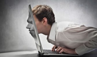Διαδίκτυο: Δεύτερη χώρα διεθνώς στον εθισμό η Ελλάδα – Το “προφίλ” του εθισμένου χρήστη