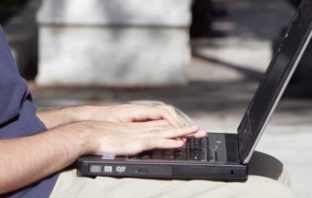 Η τεχνητή νοημοσύνη βοηθά τους συγγραφείς να γράφουν