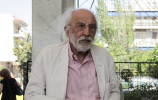 Μεσημέρι και ενώ βρισκόταν σε κεντρικό σημείο της Αθήνας συνελήφθη ο Αλέξανδρος Λυκουρέζος