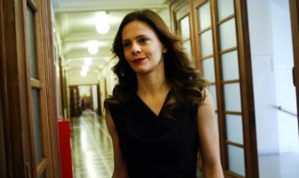Αχτσιόγλου: «Ο Μάρτιος έκλεισε με ένα εξαιρετικά θετικό αποτέλεσμα σε ό,τι αφορά την πορεία της απασχόλησης»
