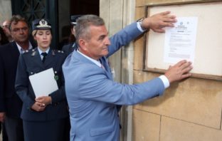 Βουλή: Θυροκολλήθηκε το Προεδρικό Διάταγμα για την προκήρυξη εκλογών στις 7 Ιουλίου