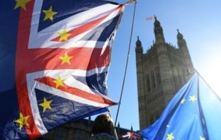 Brexit: Συνδικάτα έδωσαν το “πράσινο φως” στους Εργατικούς για 2ο δημοψήφισμα