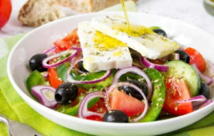 Η FAZ “αποθεώνει” την χωριάτικη σαλάτα