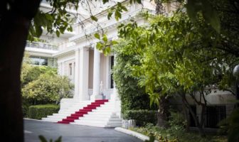 Μαξίμου: Έκτακτη σύσκεψη αύριο για το μεταναστευτικό