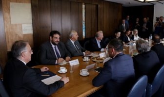 Ψήφος αποδήμων: “Φρένο” του ΚΚΕ στη ΝΔ – Η 30ετία να ισχύει για όλους