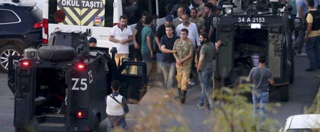 243 τα εντάλματα σύλληψης στρατιωτικών για το πραξικόπημα στην Τουρκία