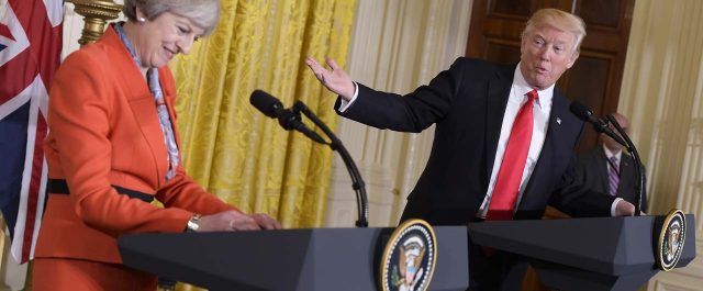 Το σκίτσο του Guardian για τη συνάντηση Τραμπ-Μέϊ…τα λέει όλα