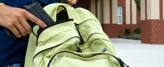 Η ένοπλη βία στα σχολεία σχετίζεται με την ανεργία