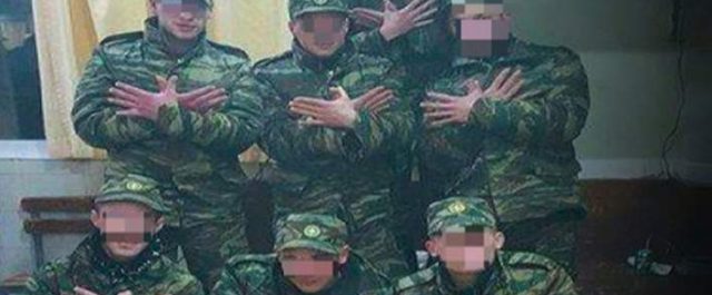 Ποινή φυλάκισης έως 5 έτη για τους νεοσύλλεκτους που σχημάτισαν με τα χέρια τους τον αλβανικό αετό