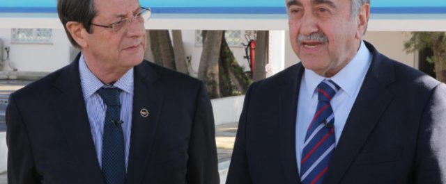 Κρίσιμη μέρα: Αναστασιάδης και Ακιντζί σε ασκήσεις επί χαρτών
