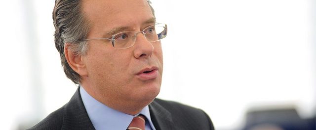 Κουμουτσάκος: Η Δικαιοσύνη να αποφασίσει απερίσπαστη για τους Τούρκους αξιωματικούς