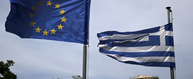 Guardian: Φόβος για επιστροφή της αβεβαιότητας στην ελληνική οικονομία
