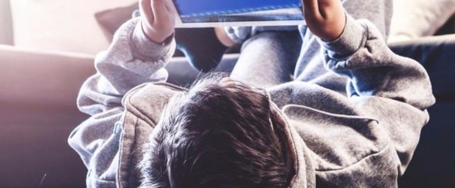 Προσοχή: Όχι περισσότερο από 4 ώρες στον υπολογιστή οι έφηβοι