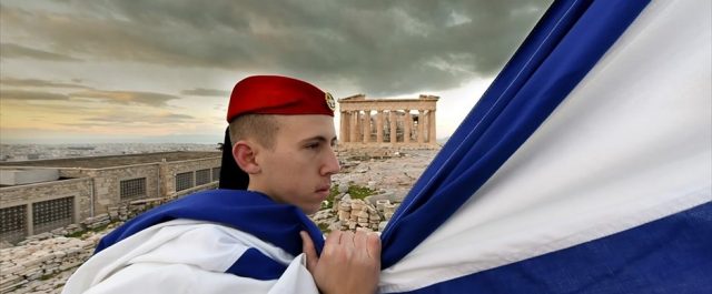 Έπαρση της ελληνικής σημαίας στην Ακρόπολη