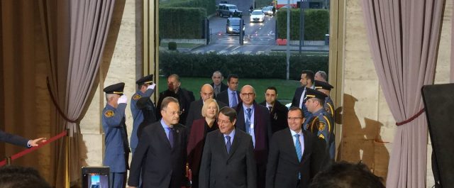 “Δύσκολη αλλά όχι αδύνατη η συμφωνία για Κυπριακό” – Σε εξέλιξη οι συνομιλίες στη Γενεύη