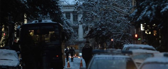 Ο πολιτικός κόσμος καταδικάζει την επίθεση στο ΠΑΣΟΚ- Τι δείχνουν οι έρευνες