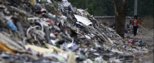 Το Πεκίνο ρίχνει στα… σκουπίδια 34 δισ. ευρώ