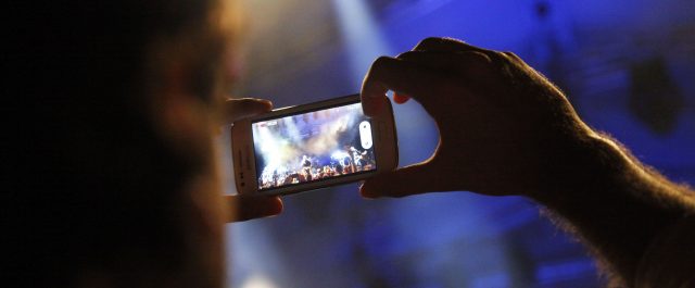 COSMOTE: Διπλασιάστηκε η κίνηση data φέτος τις γιορτές