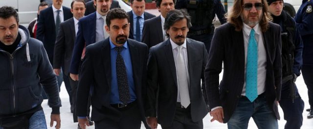Νέο “θρίλερ” σήμερα με τους “8” για το αν θα αφεθούν ελεύθεροι