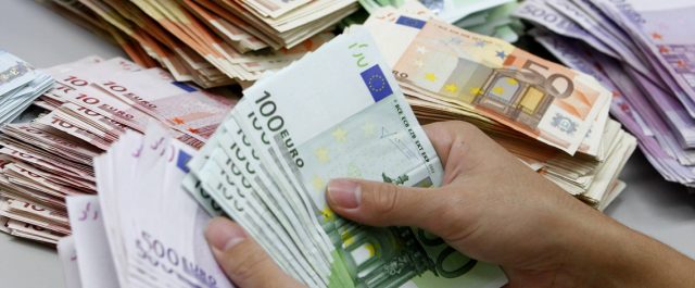 “Ζεστό” χρήμα στην αγορά, αλλά και νέες ληξιπρόθεσμες οφειλές