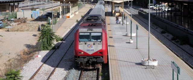 Αποκαθίστανται τα δρομολόγια των τρένων