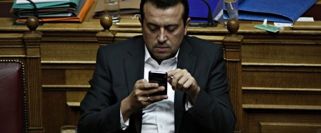Δια-καναλικός “πόλεμος” Ν.Δ- Παππά για τις άδειες
