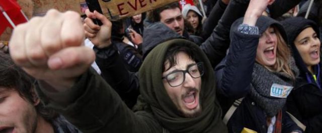 Γαλλία: Η βαθιά κρίση στο Σοσιαλιστικό κόμμα και την αριστερά