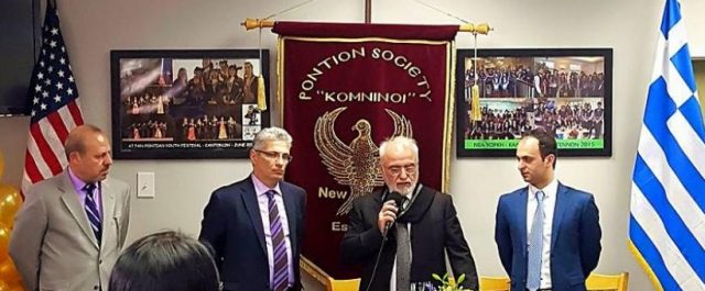 Κίνηση με νόημα: Ο Ιβάν Σαββίδης τελετάρχης στην παρέλαση της 26ης Μαρτίου στη Ν. Υόρκη