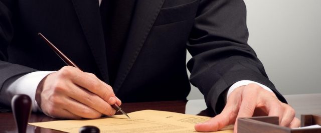 Απέχουν και σήμερα οι συμβολαιογράφοι από τους πλειστηριασμούς