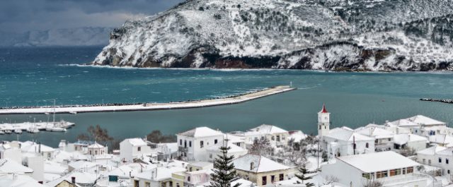 Σε κατάσταση έκτακτης ανάγκης Κύμη, Αλόννησος, Σκόπελος – Στο 1,5 μέτρο το χιόνι, χωρίς νερό, ρεύμα και τηλέφωνο