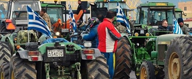 Ξεκίνησαν τα αγροτικά “μπλόκα” από την Πατρών- Κορίνθου