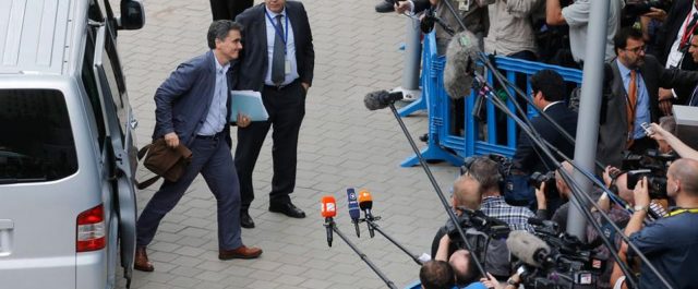 Ραγδαίες εξελίξεις: Νέα πρόταση Τσακαλώτου, πρόβλημα με το ΔΝΤ