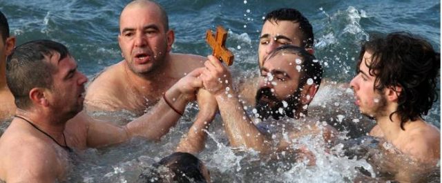 Το «δώρο» του Τσίπρα σε αυτόν που έπιασε τον σταυρό στην Αλεξανδρούπολη