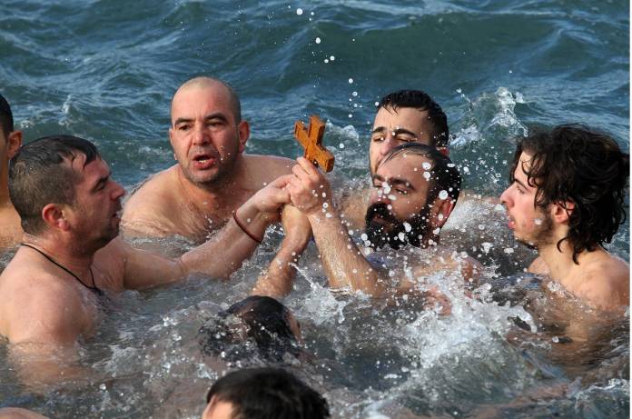 Το «δώρο» του Τσίπρα σε αυτόν που έπιασε τον σταυρό στην Αλεξανδρούπολη