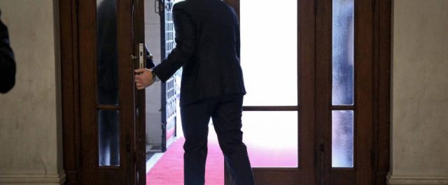 Κυπριακό και αξιολόγηση: Δύο “εύθραυστα” και επικίνδυνα μέτωπα για τον Τσίπρα