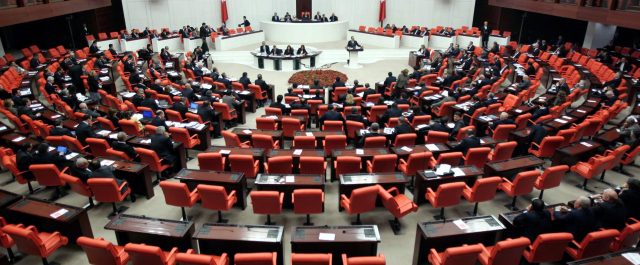 Ξεκινά η συζήτηση για την αναθεώρηση του συντάγματος στην Τουρκία