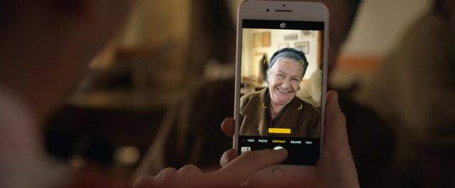 H νέα διαφήμιση της Apple σε ένα ελληνικό χωριό, οι πρωταγωνιστές (βίντεο-φωτο)