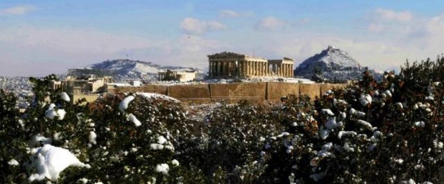 Η Αττική στα λευκά, η χώρα στην κατάψυξη [εικόνες] – Κλειστά σχολεία