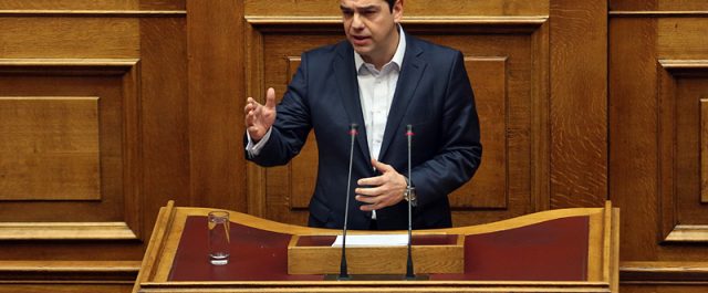 Τσίπρας προς Μητσοτάκη: Aπερισκεψία ή “χρήσιμη ηλιθιότητα” η επιμονή σε εκλογές