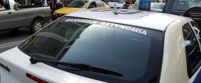 Πυροβόλησαν τους γονείς μπροστά στα παιδιά τους – Νεκρή η μητέρα, χαροπαλεύει ο πατέρας