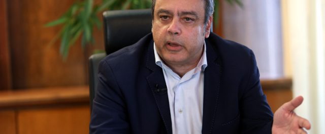 Βερναρδάκης: “Οι δήμαρχοι που δεν ανανεώνουν τις συμβάσεις στην καθαριότητα παρανομούν”