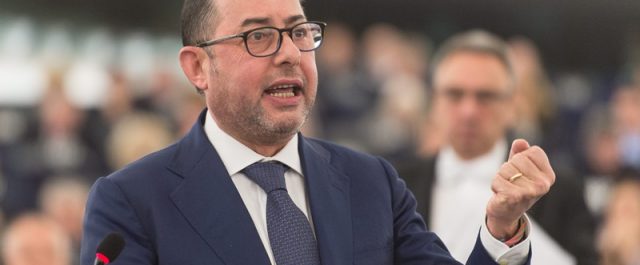 Τζιάνι Πιτέλα: Ο Σόϊμπλε παίζει με τη φωτιά όταν πρόκειται για την Ελλάδα