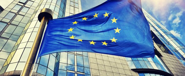 Frankfurter Rundschau : Εδώ και 7 χρόνια η Ελλάδα σώζεται από τους δανειστές της