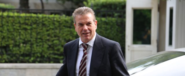 Διευκρινίσεις Πετρόπουλου για τα μπλοκάκια συνεργατών δικηγορικών εταιρειών