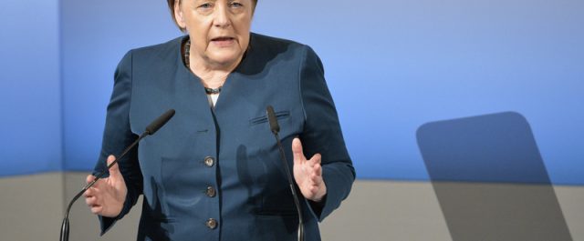 “Περίεργη” δήλωση της Μέρκελ: “Υπάρχει πρόβλημα με την αξία του ευρώ”